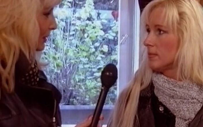 German's MILF: Doamne germane care se joacă cu o jucărie la o...