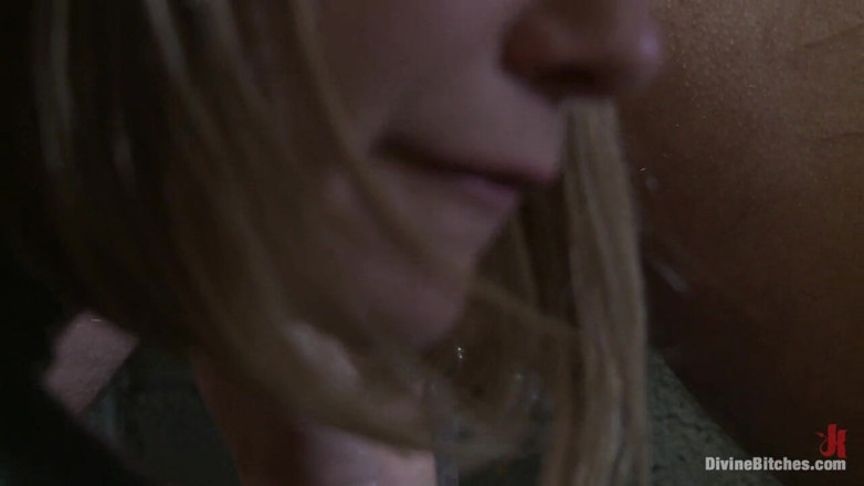 Divine Bitches by Kink: Madeline, a mente fodida