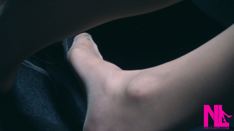 Nyllady: Pompage de pédales et conduite