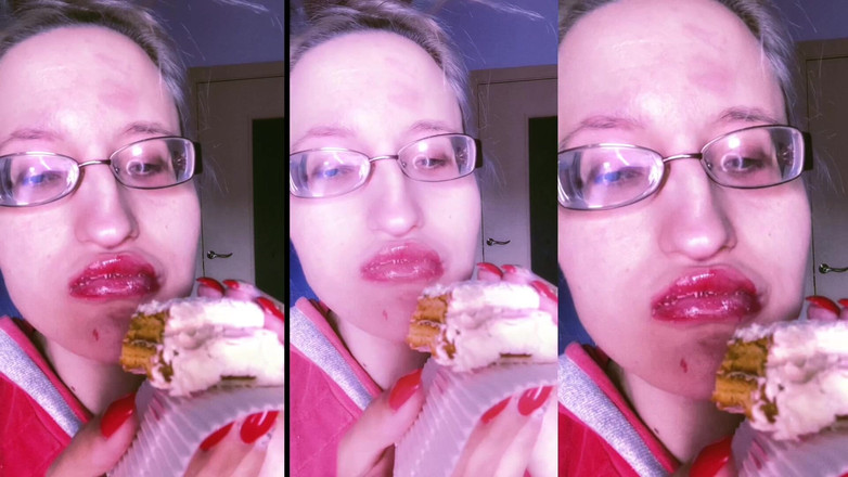 FinDom Goaldigger: ASMRの赤い口紅とミニケーキの食べ方