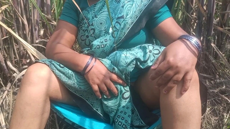 Vaishnavi35: 泰米尔阿姨在甘蔗种植园自慰