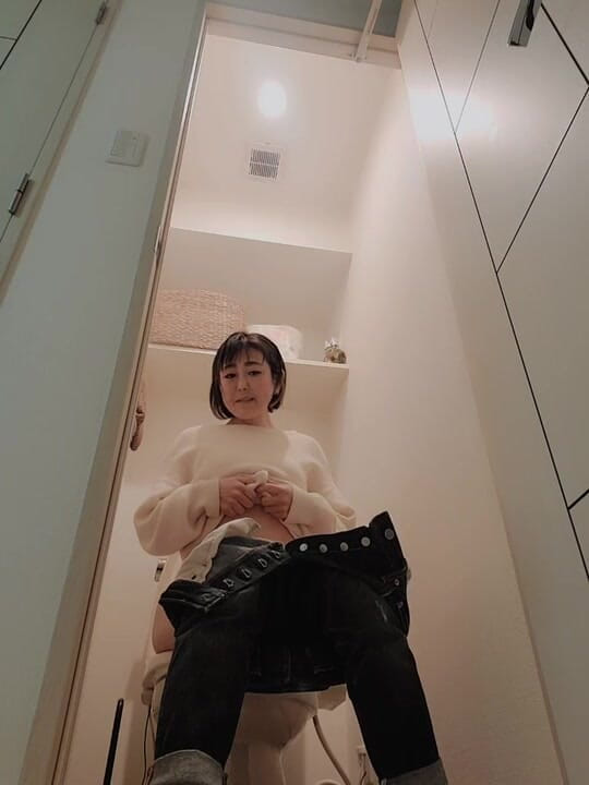 Mayumi Kanzaki: Mature Woman's Daily Life Toilet