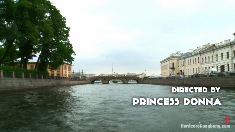 Hardcore Gangbang by Kink: La piccola guida turistica russa viene riempita ermeticamente