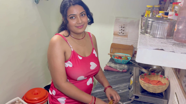 Hotty_ragini: En iyi arkadaşımın karısı ragini yengeyi sert sikiyorum, tam Hintçe...