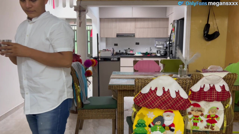 MeGanSxx: Моя співробітниця дуже сексуальна, я хочу її