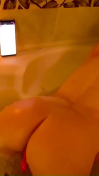 Fångade min styvdotter med en söt leksak i röpan och knullade henne bra