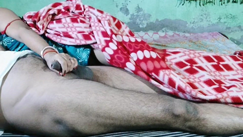 NituRandi94: India caliente mamá estilo perrito, video de sexo hindi audio