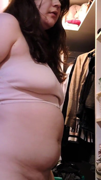 POV : Nicole la grosse nourriceuse vous suce la bite