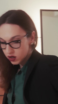 Tu veux le job ? Puis suce-moi la bite ! Trans dominante, coaching masturbatoire trans