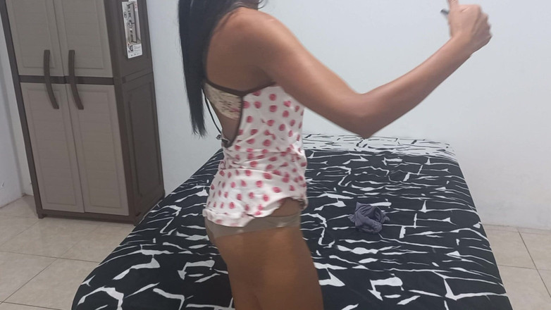 Martin13: Nová brunetka dělá své sexuální demonstrace, aby začala v porno...