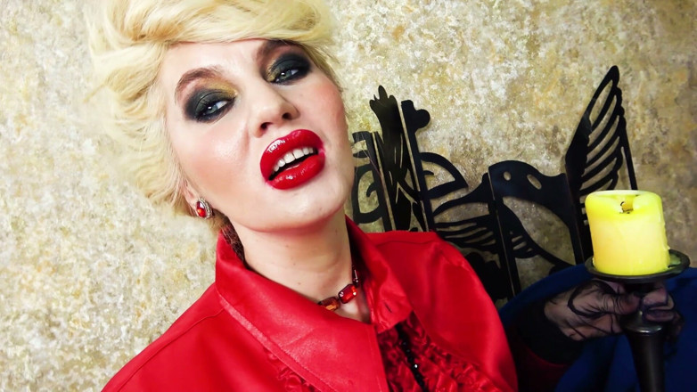 Goddess Celine: Поцелуи с красной губной помадой на Хэллоуин