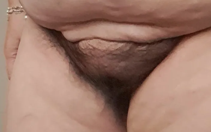 Mommy big hairy pussy: MILF Starting the Day