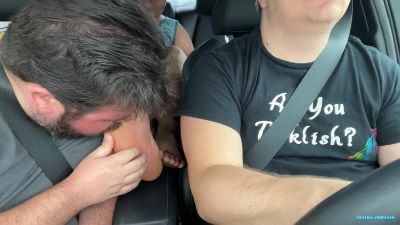 Ticklish Chubs: Snyft: venerarea ticklish-ului lui Fabio