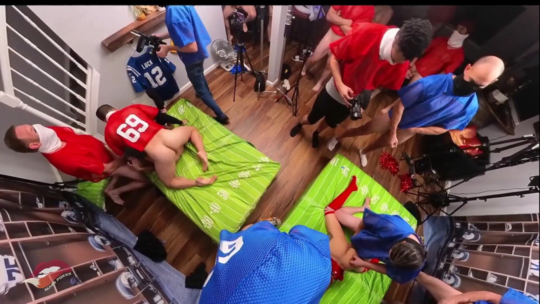 Danielle Renae: Football Players Vs Cheerleaders 360 Bts
