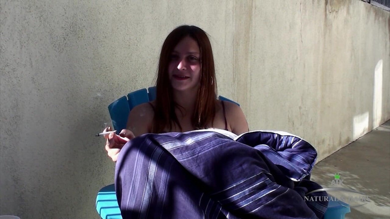 ATK Hairy: ライラックは、この舞台裏のビデオで彼女の体を披露します