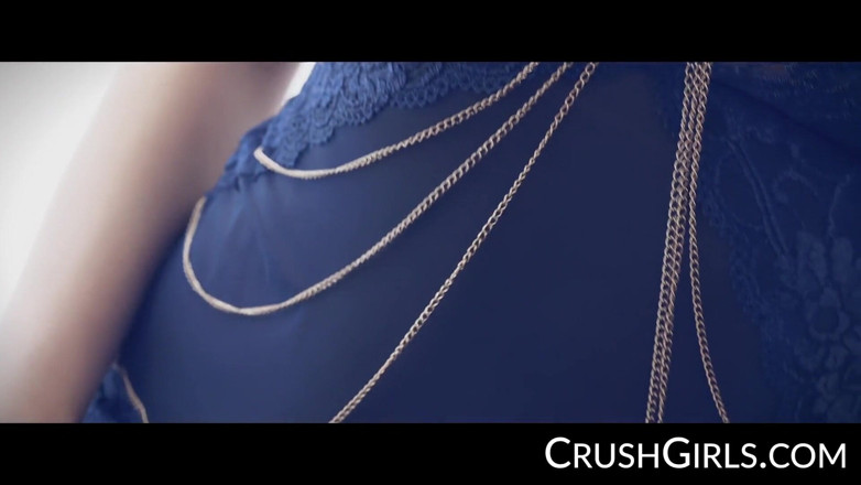 Crush Girls: Crush Girls - Busty blonde Kenzie Taylor enjoys an afternoon of...