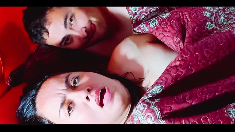 BBW Kelly Mom: 我们在酒店聚会后与我好朋友的放荡妻子发生性关系。