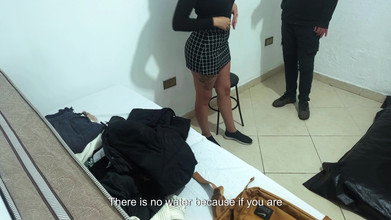 Victor SweetCoupleStories: Ejen imigresen mencari dan membuat pakaiannya supaya dia boleh pancut.