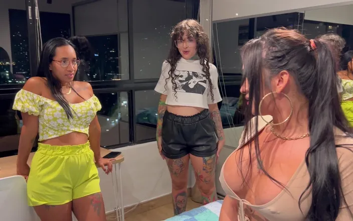 Leyne Rodriguez Ts: Transexual Girl and Two Girls Fuck a Tantaly Sex Doll