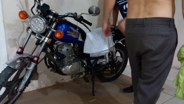 Martin13: Mekanik sepeda motor memberi saya pelajaran tentang cara berhubungan seks...