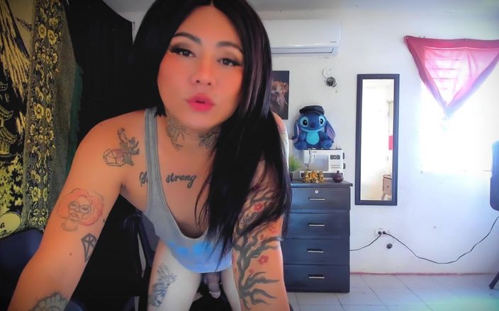 Kimberly Polizzi: Fată frumoasă asiatică înregistrând în direct