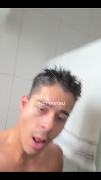 Un orgasme classique après la douche
