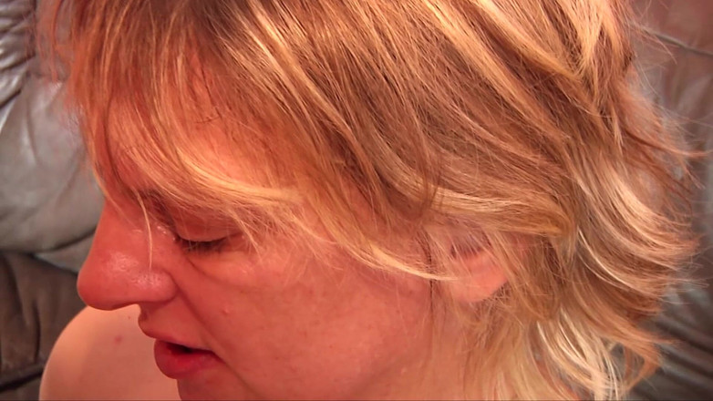 Deutsche XXX Filme: Розбещена німецька повія відтрахана двома збудженими чуваками