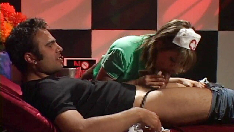 Rada video productions: Piękna masażystka ma prowokcyjną spódnicę, daje mu dobre lodzik, a...