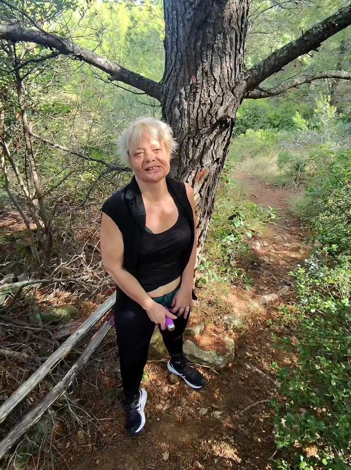 Sofy13: Auf Der Suche Nach Einer Ecke Im Wald, Um Gefickt...