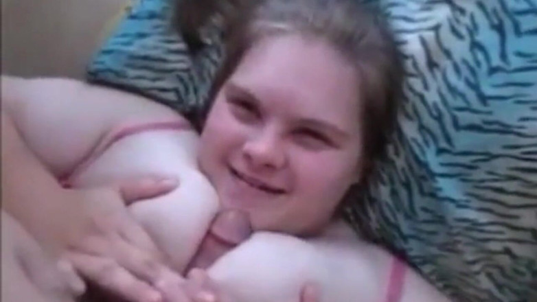 Fat House Wife: Ehefrau mit massiven titten wird tittenfick gefickt und lutscht schwanz...