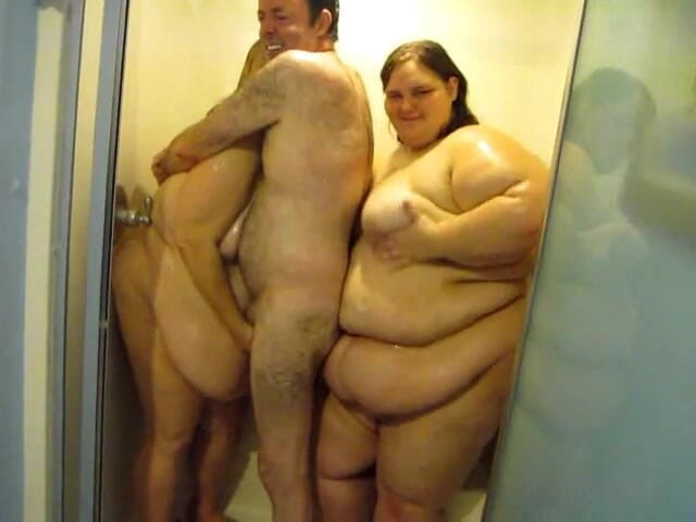 BBW nurse Vicki adventures with friends: 2 Awek montel dan 2 lelaki dalam satu mandi – keseronokan basah