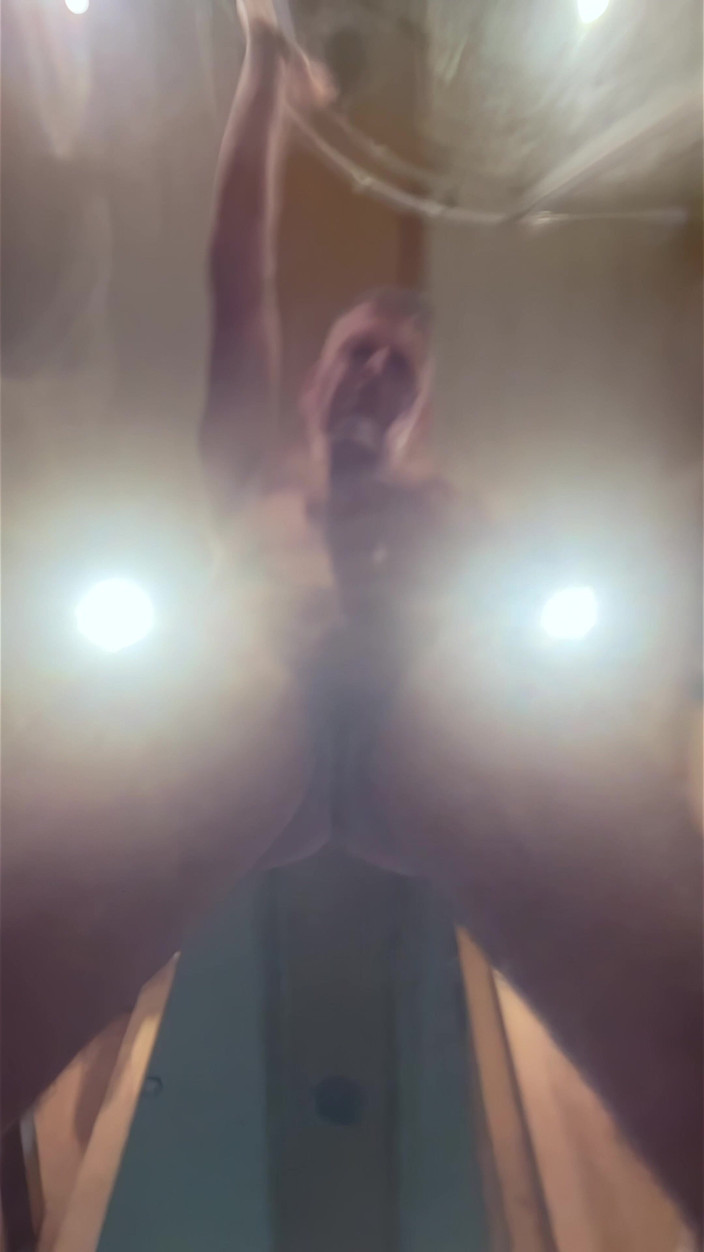 NakedFoxx: Відео від першої особи, прямий чувак, свіжий з душових веж над тобою, жорстко кінчає тобі на обличчя