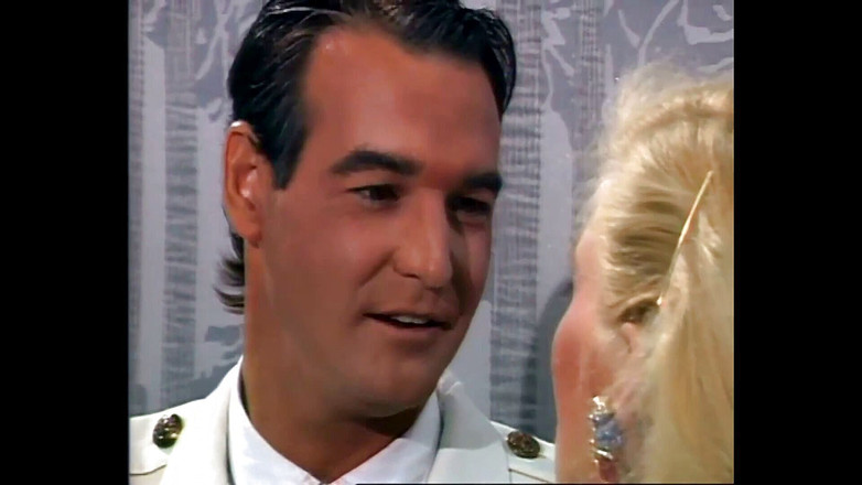 Vintage Climax: Si blonde matang dalam kasut tumit tinggi dibajak mendalam