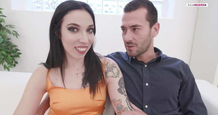 Cuckold Fuckers: 彼氏の目の前で、ローラは巨大な巨根で犯される