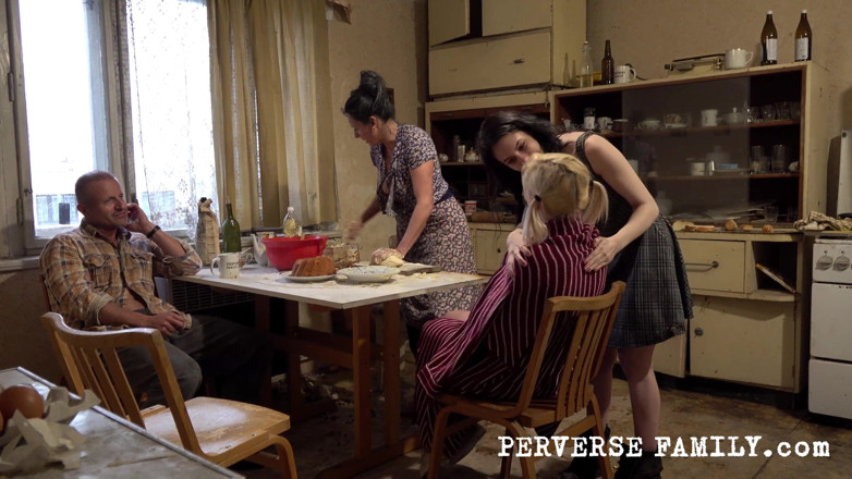 Perverse Family: Perverse Step-family 13 (temporada 2): Tasty Feast