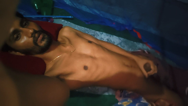 shyamal1me: Sexe allongé au lit la nuit