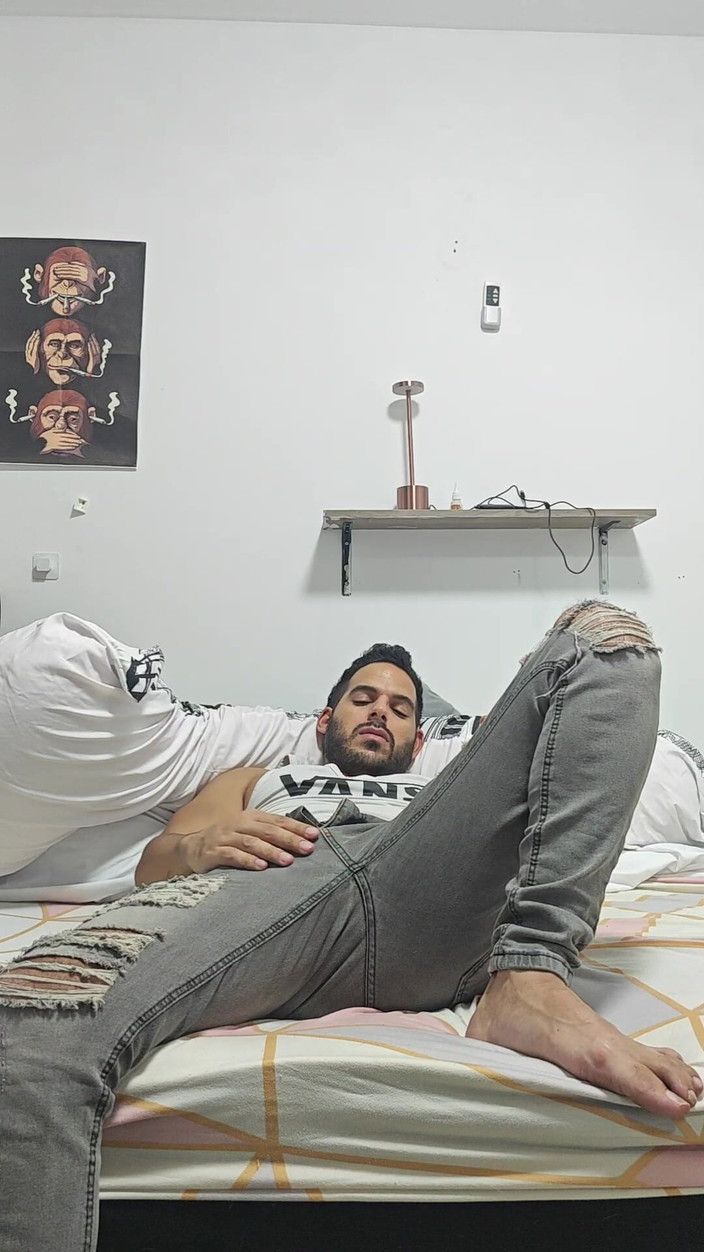 Grayalpha: Antes de la noche libre, necesito poner mi puta polla...
