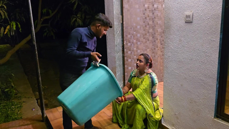 HOTKAMASUTRA: Husband Fucked Indian Bhabhi, Then Garbage Collector Saw It