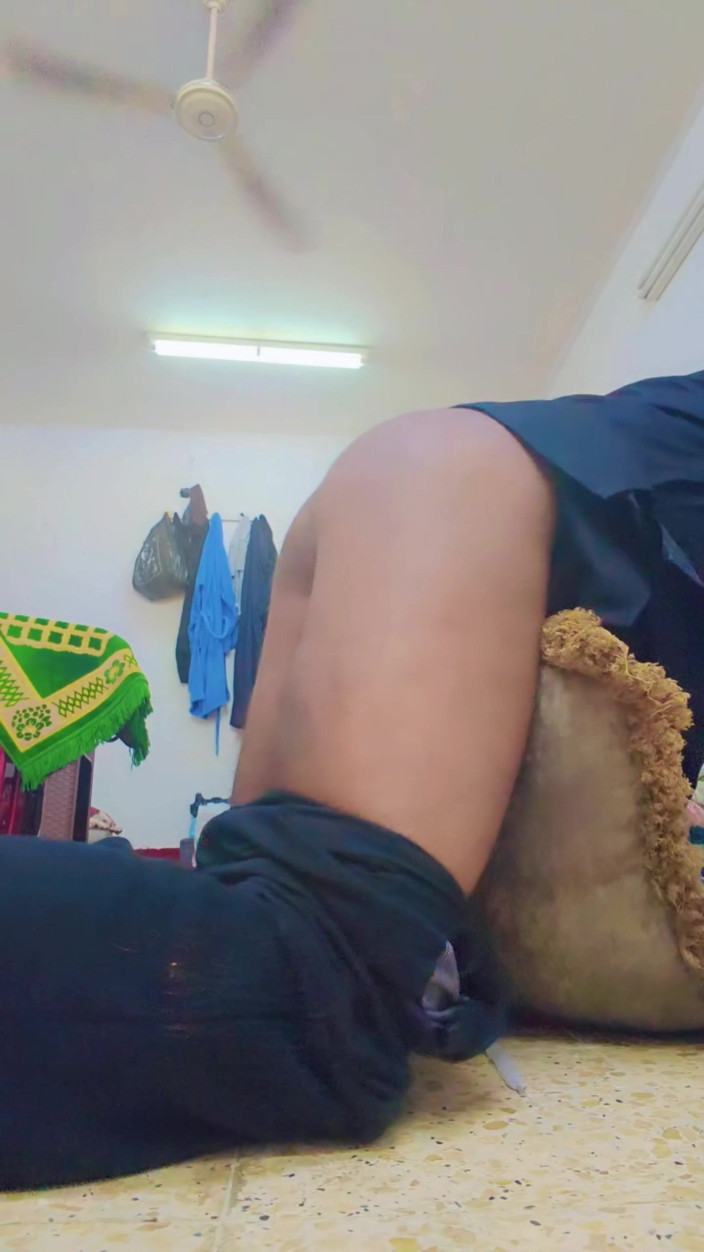 mehedi123Bow: Uniforme de serviço masturbando meu quarto privado