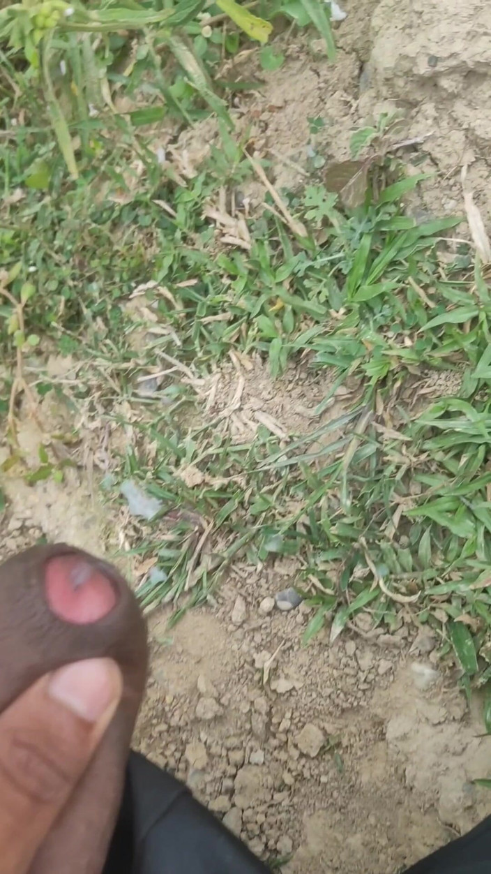 Assamesebodoboy: Indyjska masturbacja analna na outdoor roadside