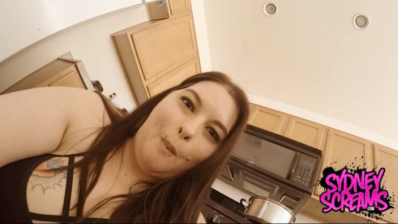 Sydney screams fetish: Giantess Girlfriend Eats - 480