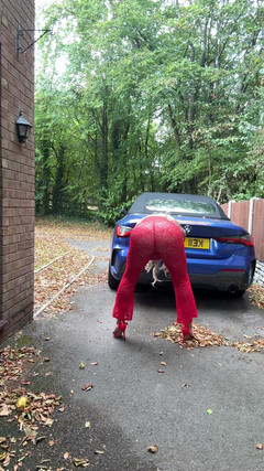 Kellycd2022: Travestit sexy Kellycd2022 în costum roșu sexy și tocuri