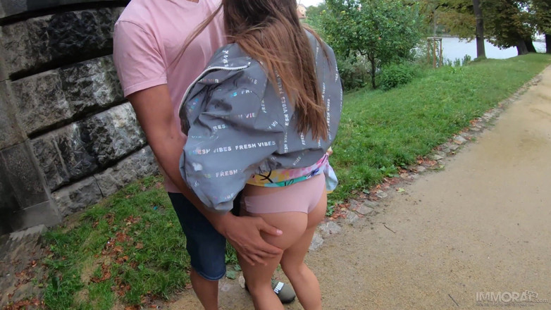 Immoral Live: Bobři a creampie pro kočičku Serinu Gomez krmící kachnou - část 1