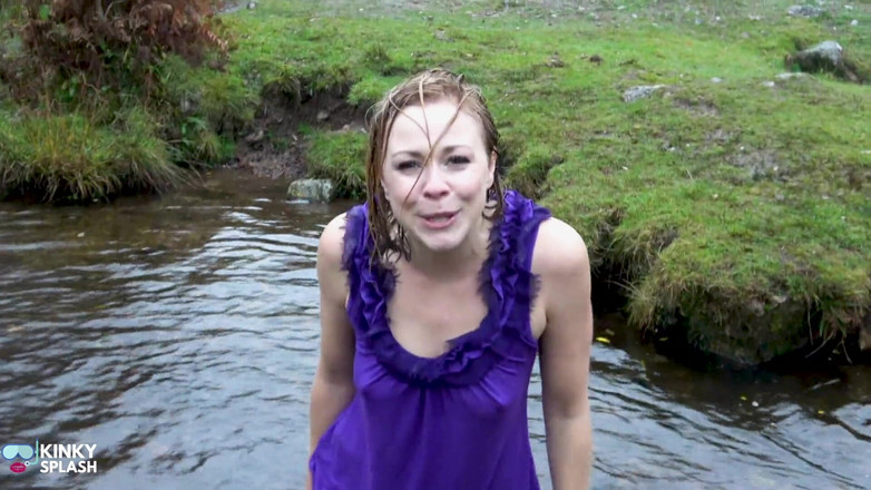 UKCuteGirl: Welly sploshing en botas y sin bragas!