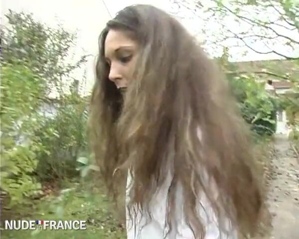 La France a Poil: Wouldn't That Beautiful Nurse Take Advantage of Her Status?
