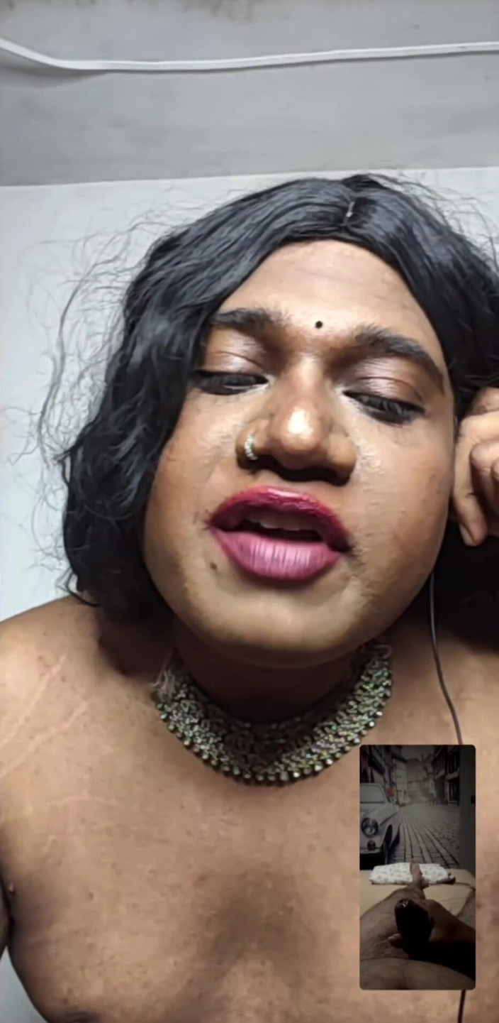 akhilzq: Une trans indienne expose son corps sexy pour son client