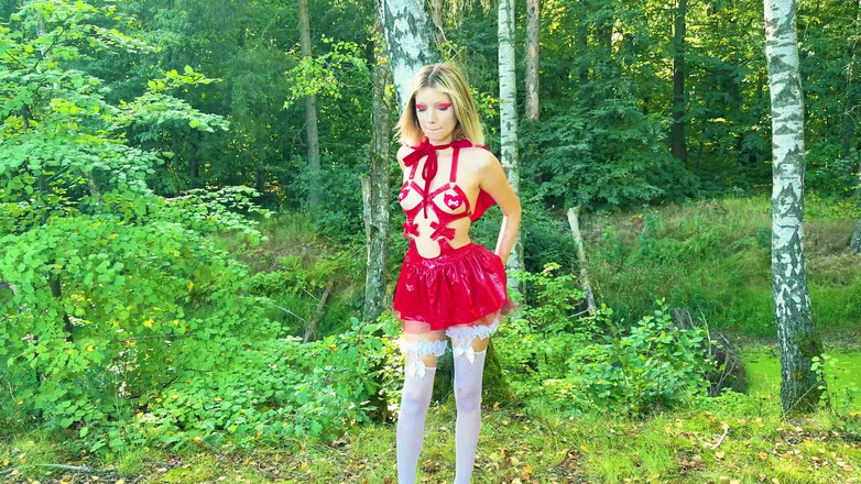 Vasya Sylvia: Dobrodružství Červené Karkulky v lese - Destrukce kundičky - Deep Throat