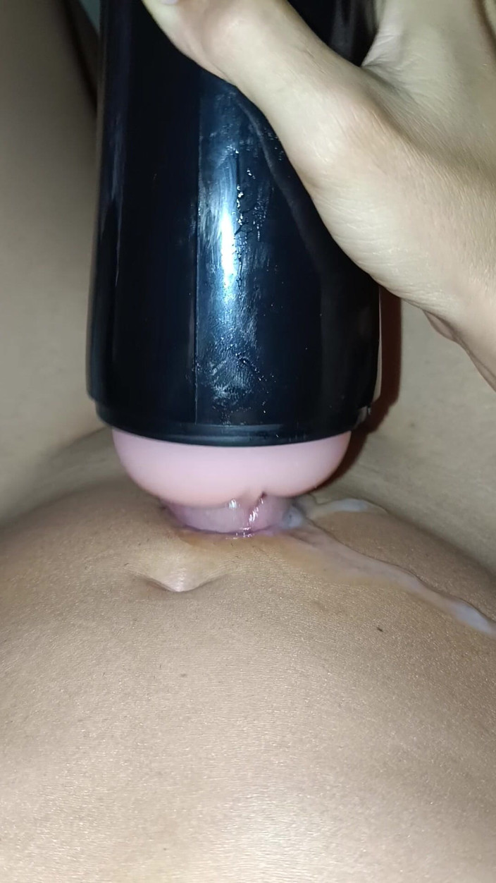 Pink-dick: 실리콘 음부로 삽입하지 않고 마사지와 사정