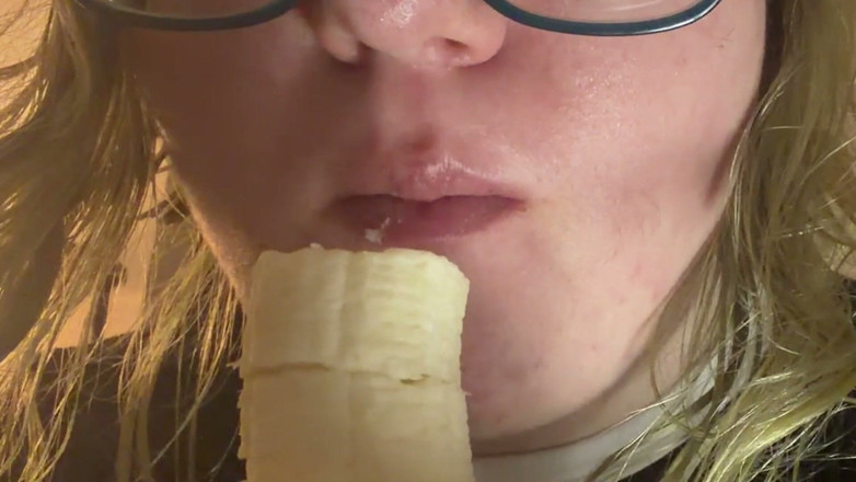 Spunk Kip: Sensually Eating a Banana