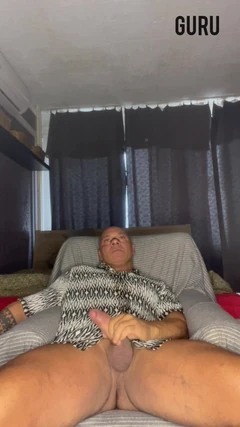 미스터 전문가. 집에서 자위하는 섹시한 보디 빌더